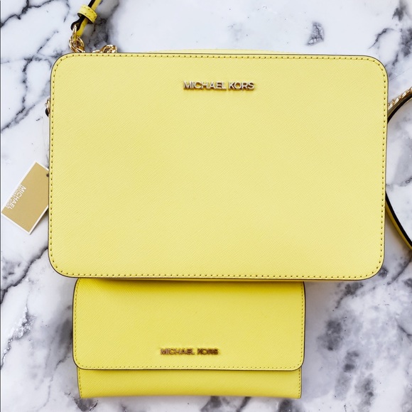 SALE‼️‼️ Michael kors crossbody Wallet BUNDLE - Picture 5 of 7